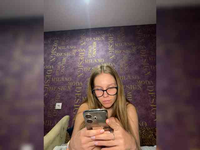 Milana22a webcam