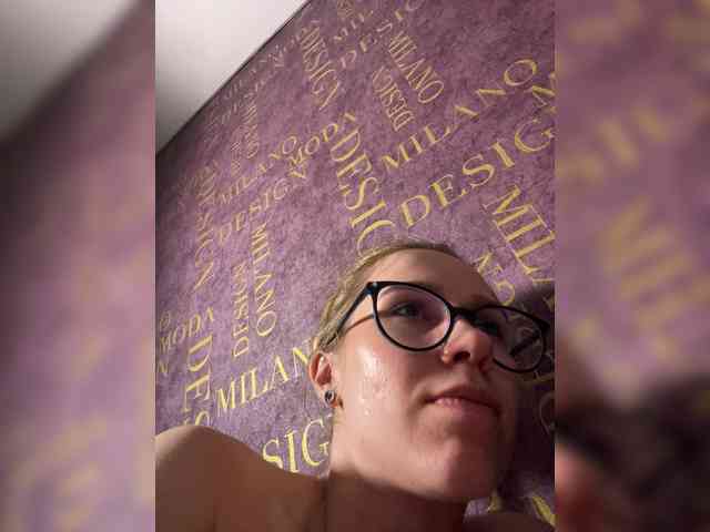 Milana22a webcam