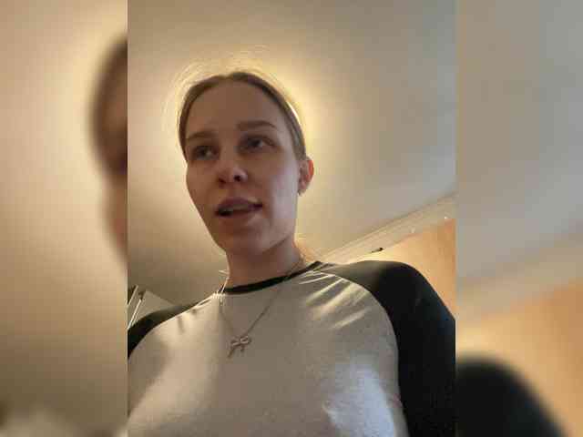 Milana22a webcam