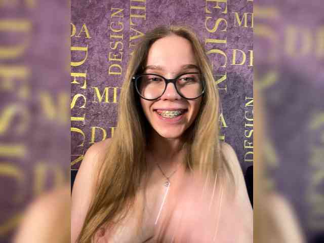 Milana22a webcam