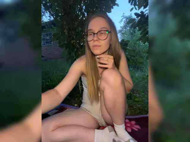 Milana22a webcam