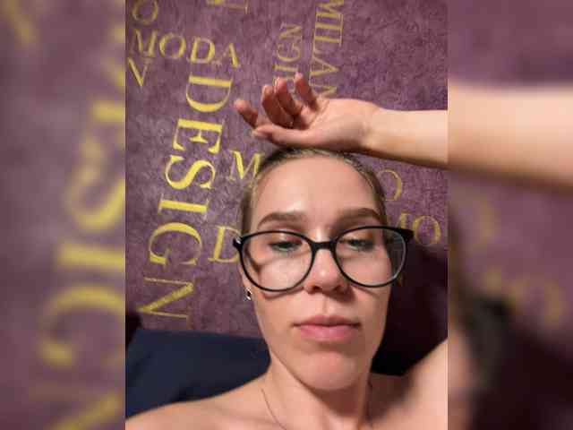 Milana22a webcam