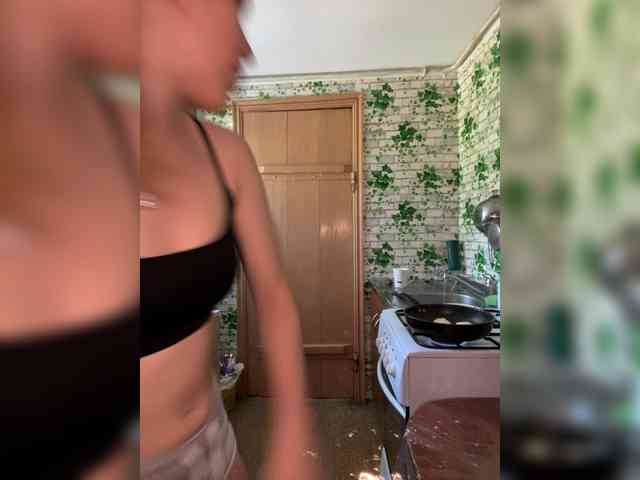 Milana22a webcam