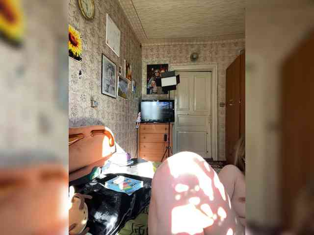 Milana22a webcam
