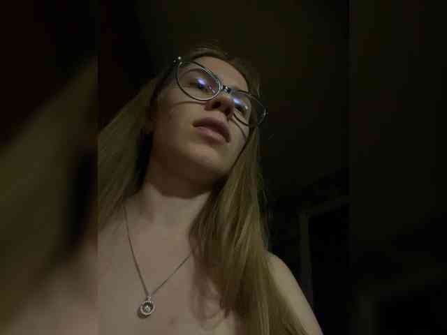 Milana22a webcam