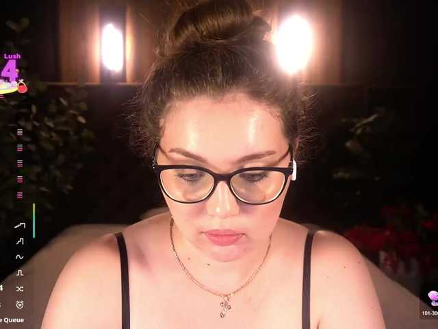 LuxSopphia live cam on UnifiedCams