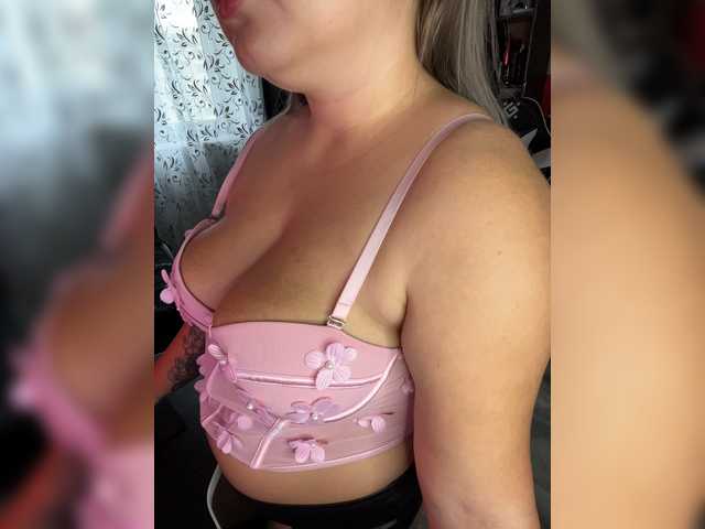 Kiki-03 live cam on BongaCams
