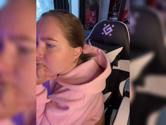 Kiki-03 live cam on BongaCams
