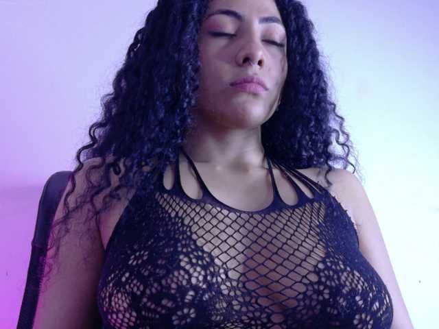 le modèle rouse-sexy-hotxx77 est en webcam porno dans un show sur le site bongacams, il possède les tags suivants: Latino/Hispanic,Brunette,Shaved