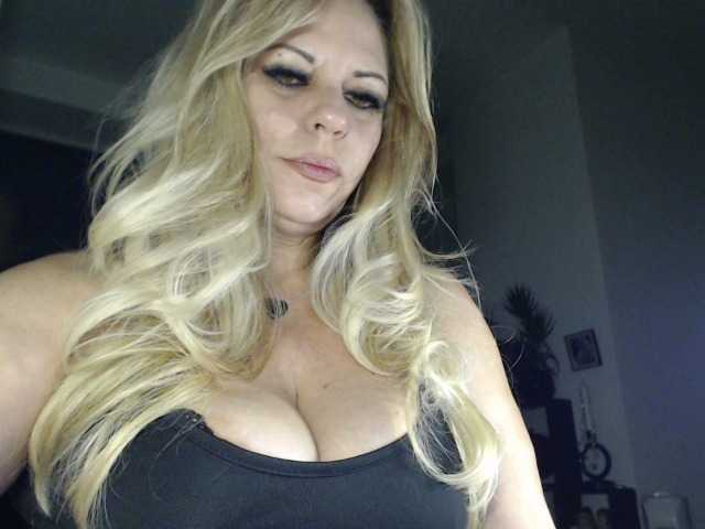 LadyVelvet live cam on BongaCams
