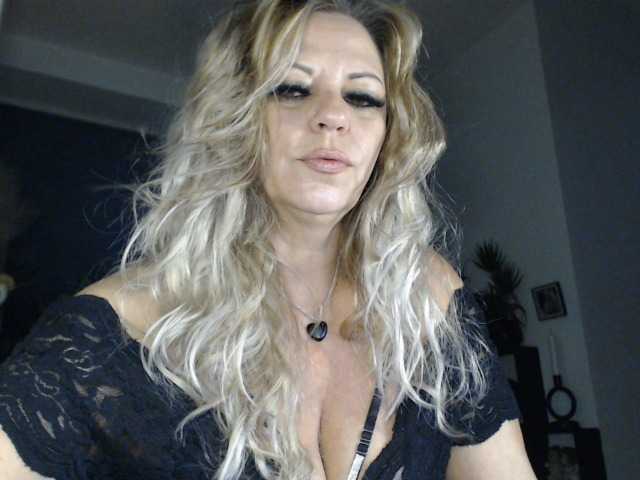 LadyVelvet live cam on BongaCams