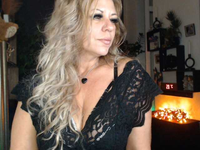LadyVelvet live cam on BongaCams