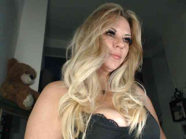 LadyVelvet webcam