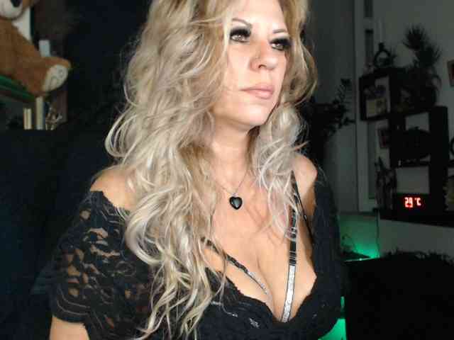 LadyVelvet webcam