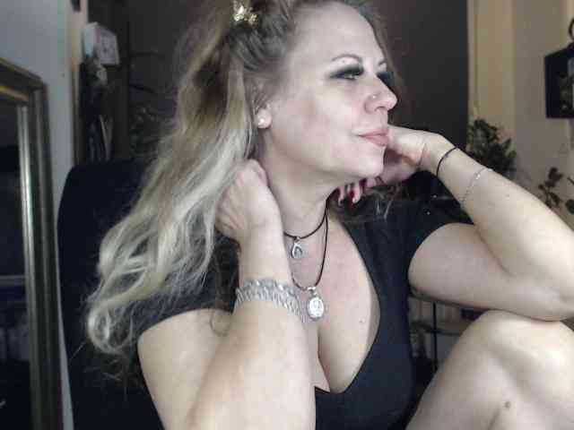 LadyVelvet webcam