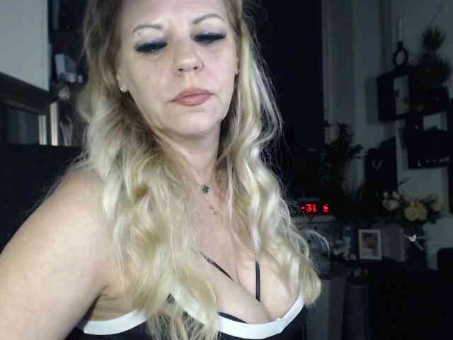 LadyVelvet webcam
