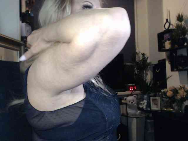LadyVelvet webcam