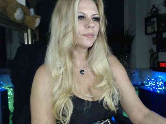 LadyVelvet webcam