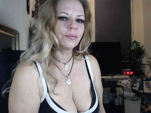 LadyVelvet webcam
