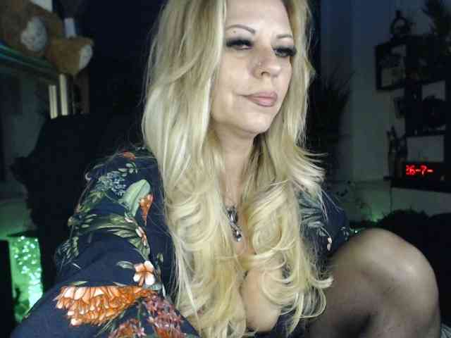 LadyVelvet webcam