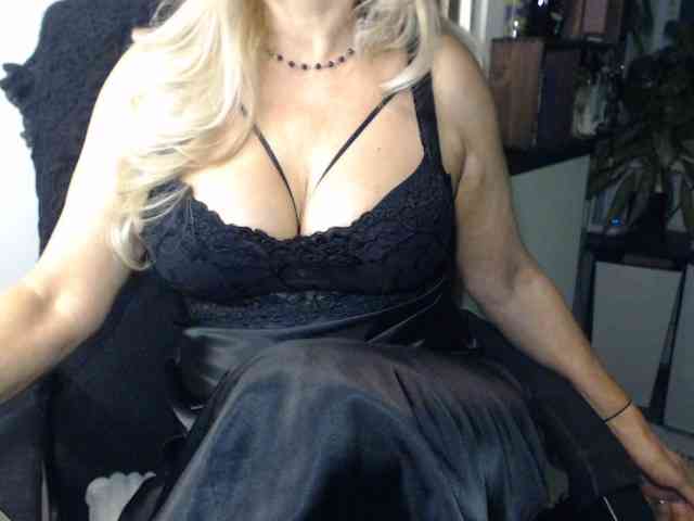 LadyVelvet webcam