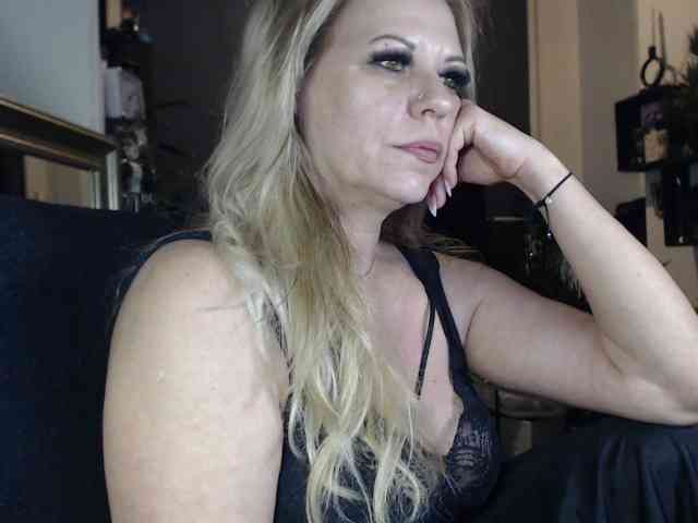 LadyVelvet webcam