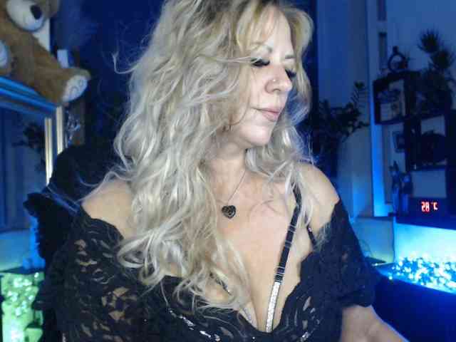 LadyVelvet webcam