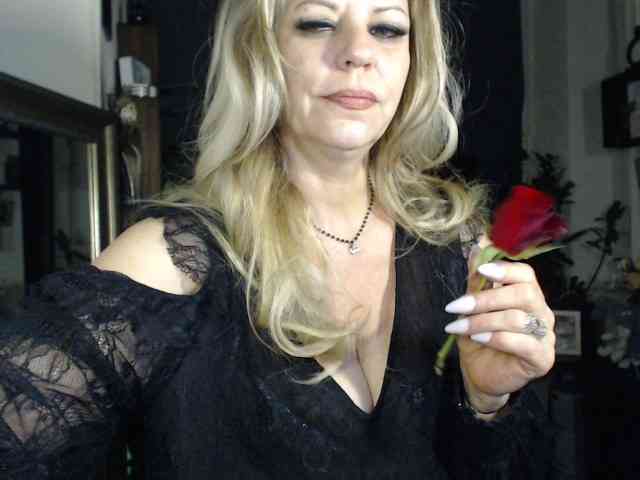LadyVelvet webcam
