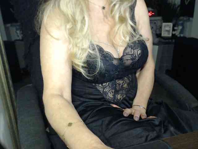 LadyVelvet webcam