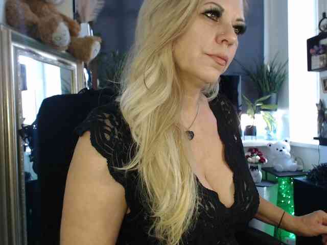 LadyVelvet webcam