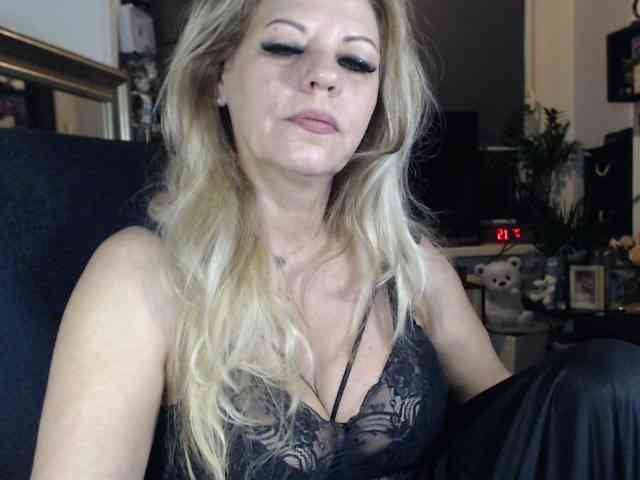 LadyVelvet webcam