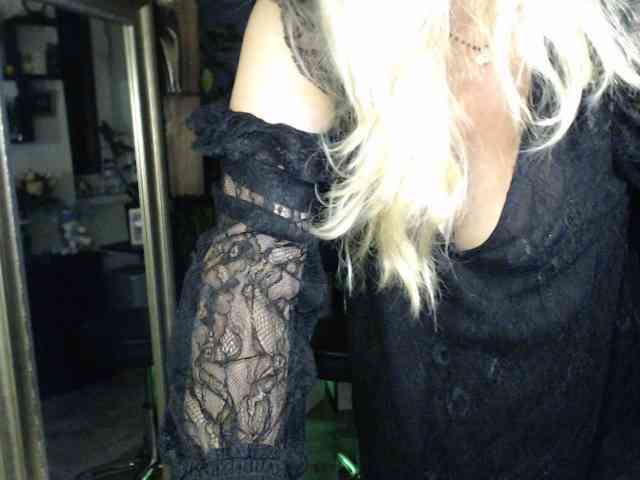 LadyVelvet webcam