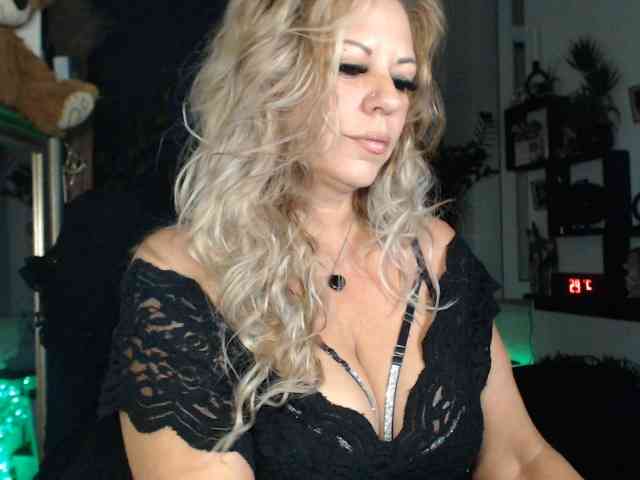 LadyVelvet webcam