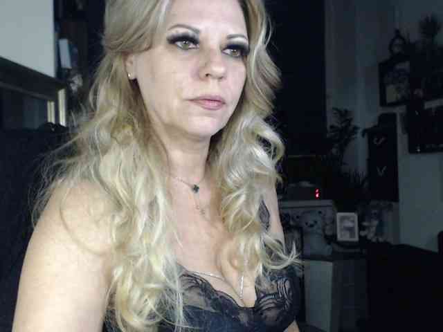 LadyVelvet webcam