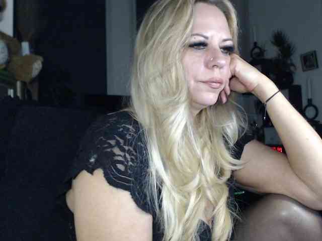 LadyVelvet webcam