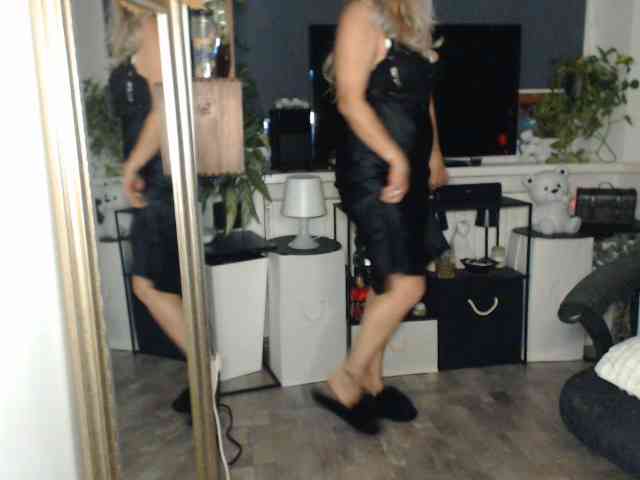 LadyVelvet live female cam on bongacams