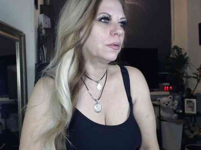 LadyVelvet webcam