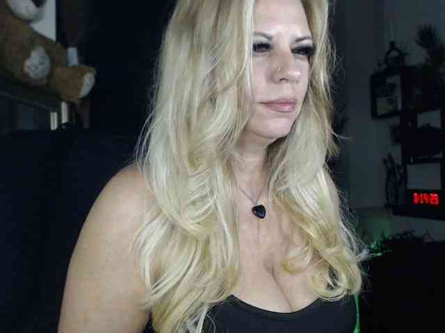 LadyVelvet webcam