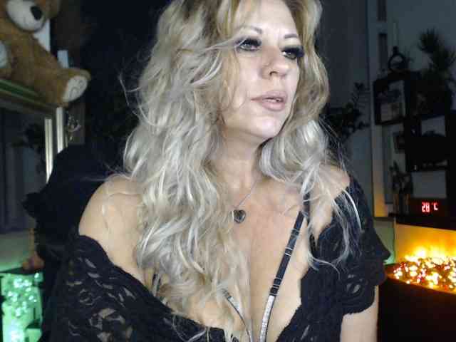 LadyVelvet webcam