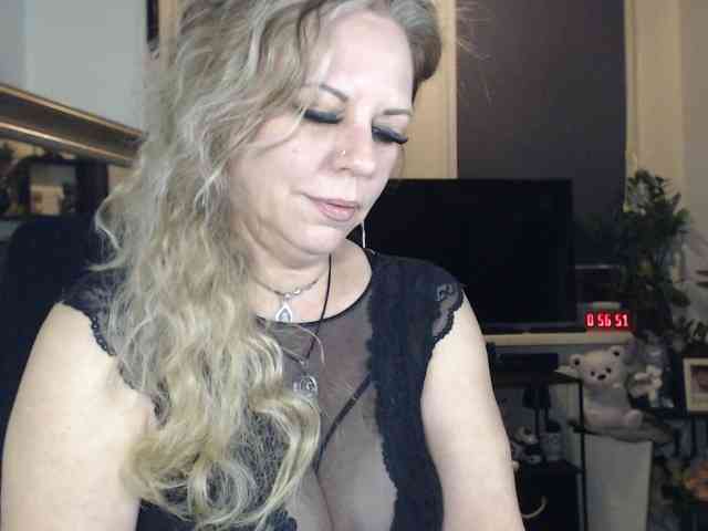 LadyVelvet webcam