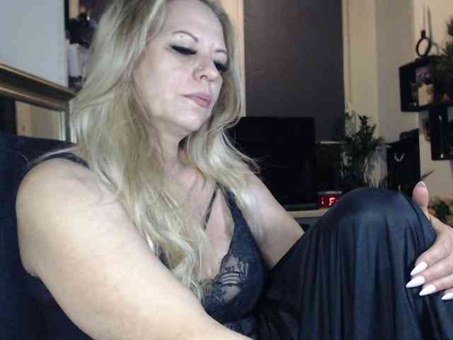 LadyVelvet webcam