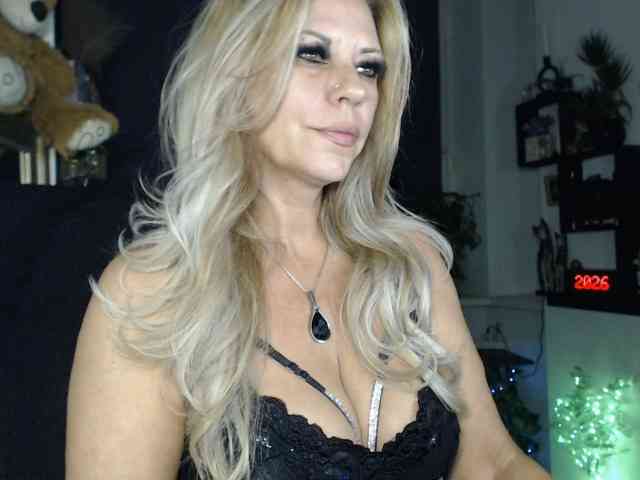 LadyVelvet webcam