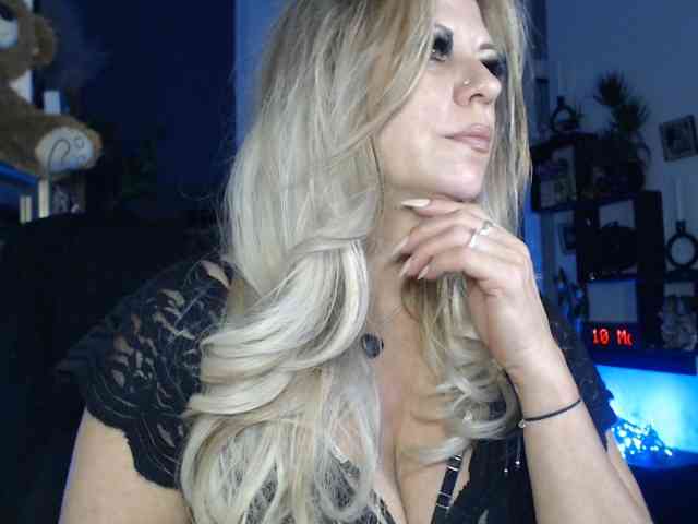 LadyVelvet webcam