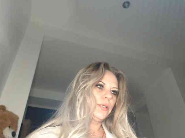LadyVelvet live female cam on bongacams