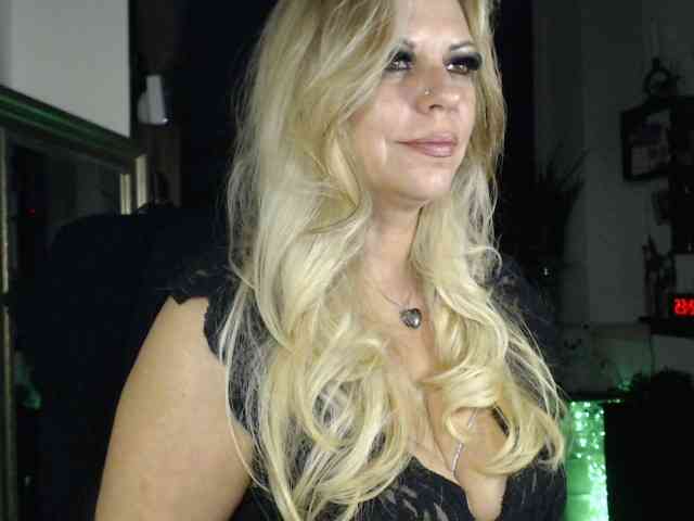 LadyVelvet webcam