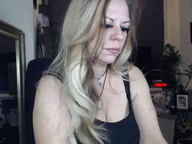 LadyVelvet webcam