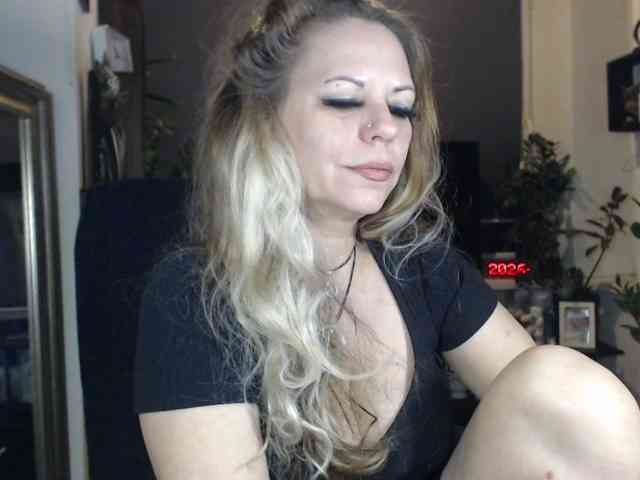 LadyVelvet webcam