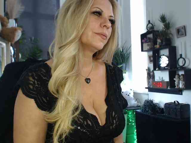 LadyVelvet webcam