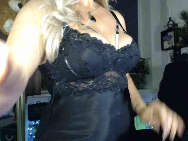 LadyVelvet webcam