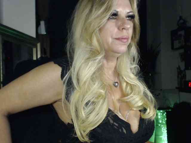 LadyVelvet webcam